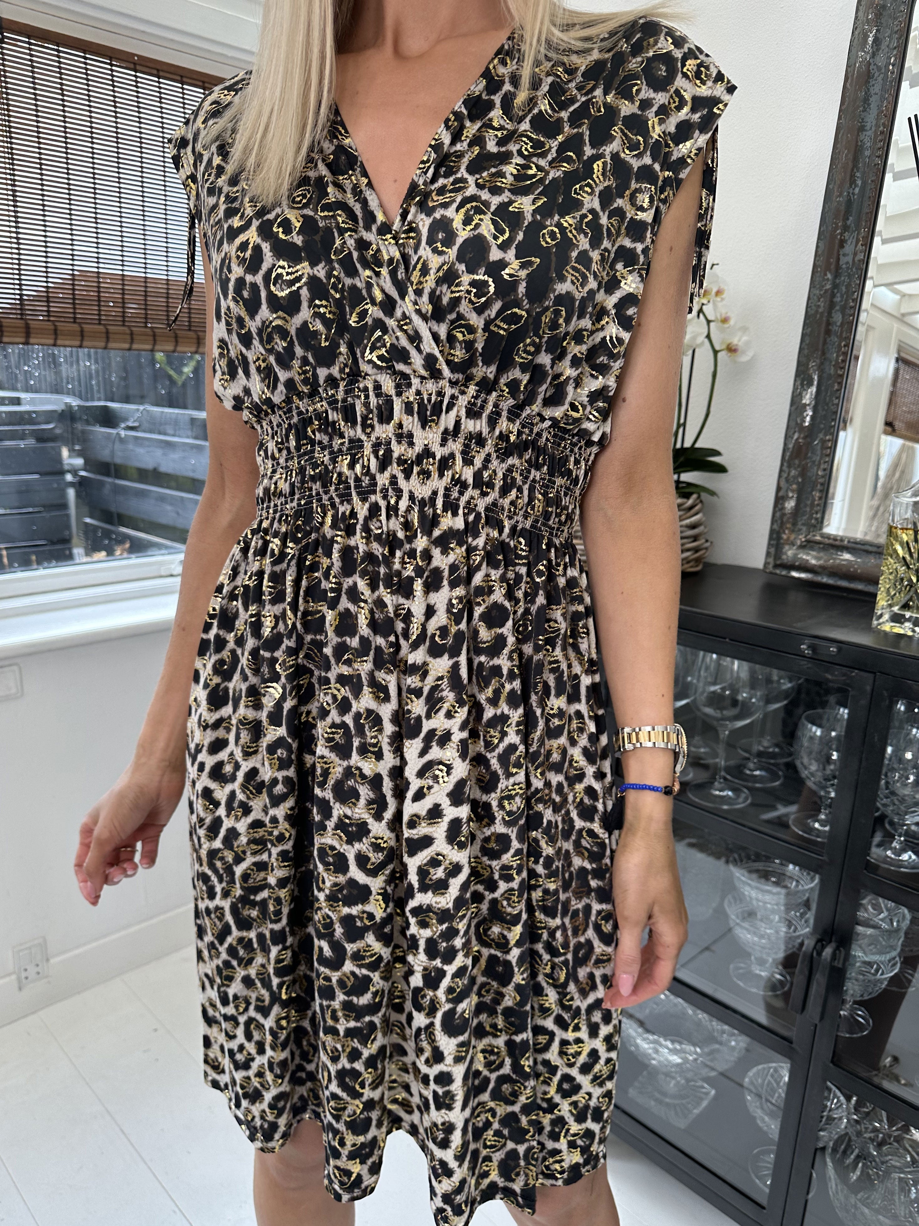 Pams Leo Short - Kort elastisk klänning i rynkfritt tyg